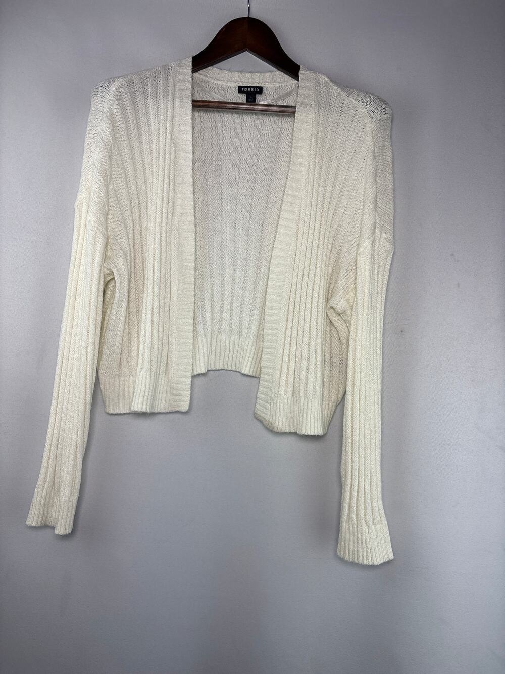 Women’s Torrid Size 1 Cream Cropped Ribbed Cardigan